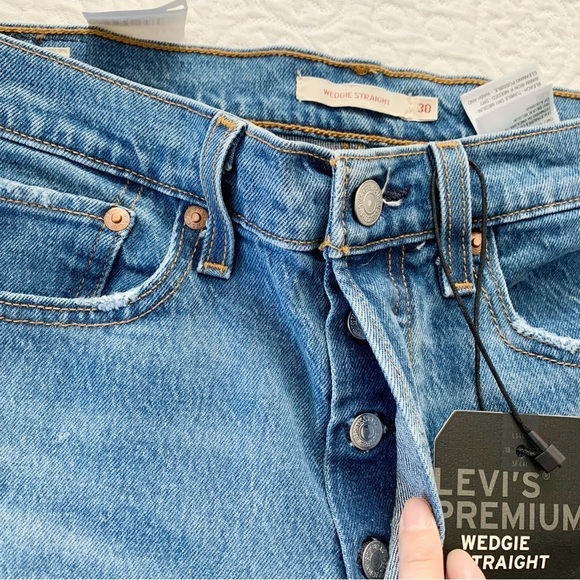 Levi's Premium Women's Wedgie Straight Fit Jeans, Jive Tone Medium Wash (30x26) - Picture 5 of 7